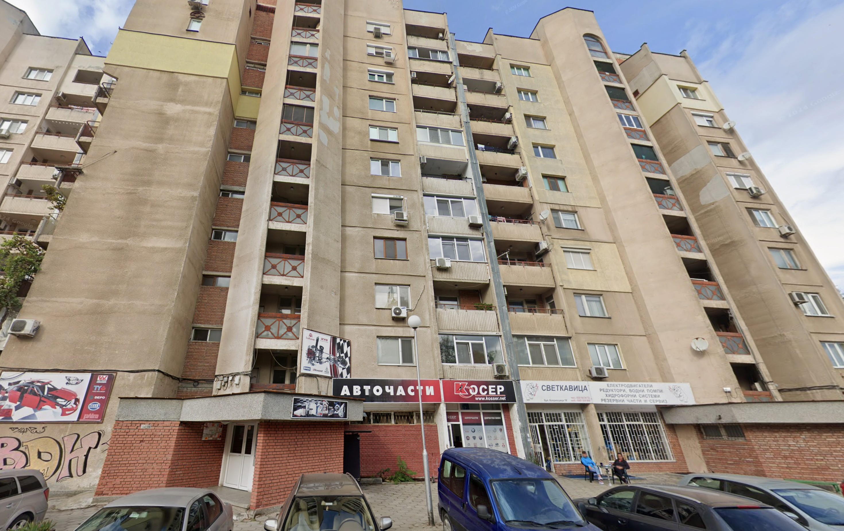 Жилищен блок на бул. Копривщица с магазини на партера